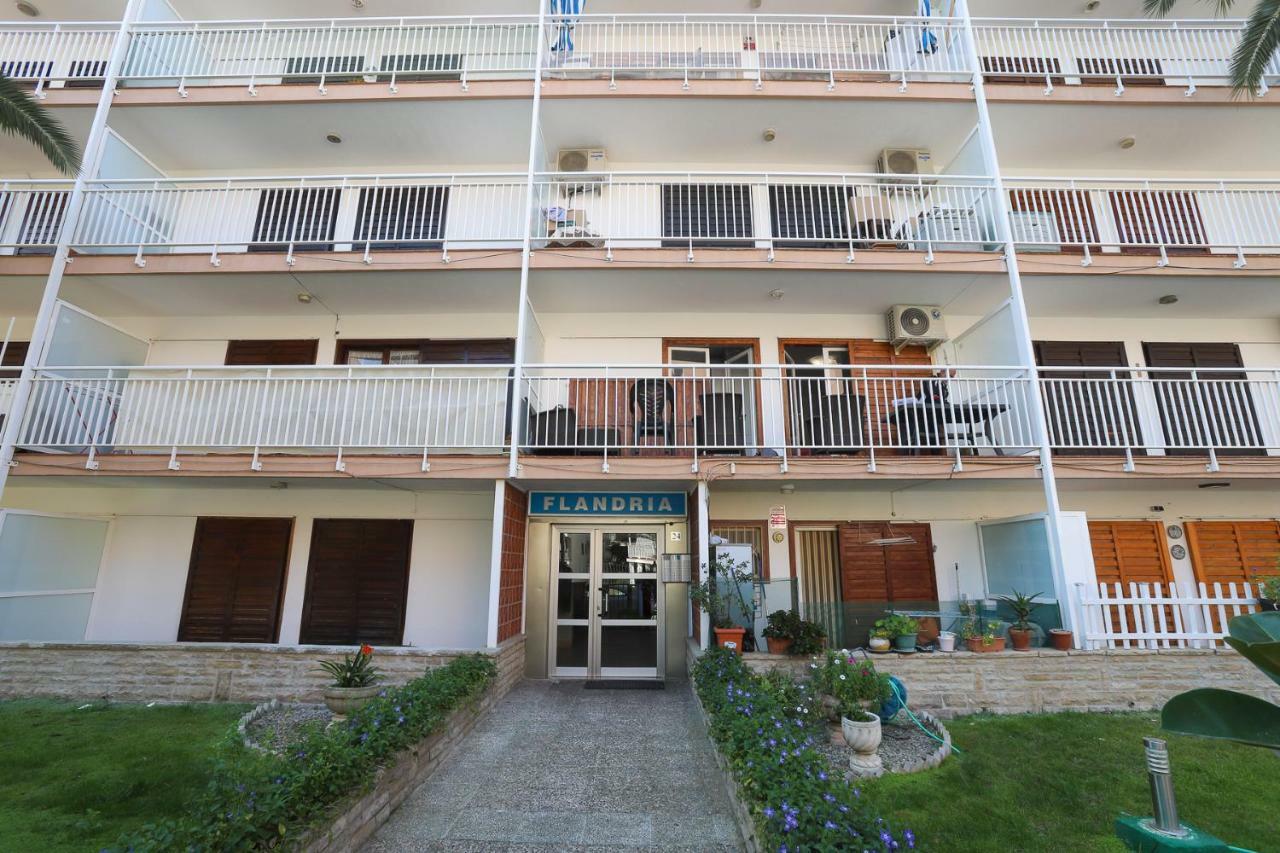 Apartamentos Flandria Салоу Экстерьер фото