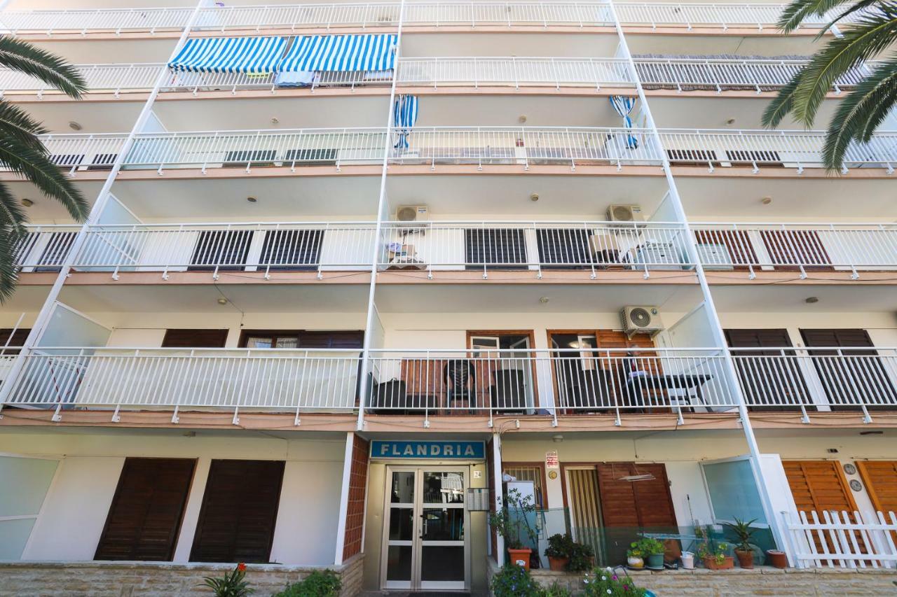 Apartamentos Flandria Салоу Экстерьер фото